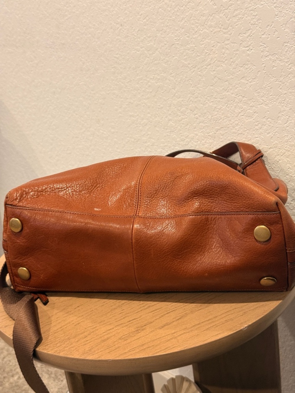 Fossil Cognac Pebbled Leather Shoulder Bag with Gold Key Charm - Picture 4 of 8